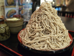 正直さ、ざるそばってこのぐらいの盛りを普通にするべきだよな？