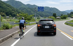 車で自転車追い越す時1m空けるって無かったことになったの？