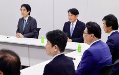 【悲報】国民会議「えー、消費税減税でまとまることができませんでした」