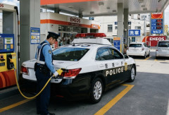 パトカーがガソスタでガソリンいれてたんだが