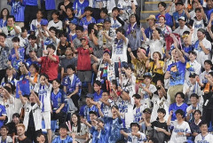 【球宴】カープ坂倉の打席で『12球団連合スクワット応援2026』ｗｗｗ