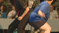 女　尻　相　撲