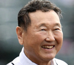 【悲報】板東英二さん、訃報のタイミングがあまりにも悪すぎた模様・・・