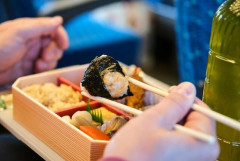 「夏休み新幹線がっかりマナー」ランキング、食べ物や香水の“香害”よりもきついのは