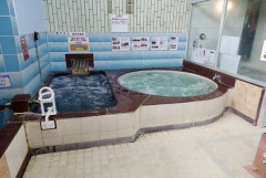 銭湯が全国で4年間に501軒減少　「それじゃ食べていけない」廃業した元経営者と、再生に挑む2人のリアル