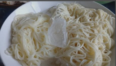 【素麺】 「たぶん市販で1番まずい」「企業努力をしてください」の声まで…。34円で1人前の量「イオン激安そうめん」の正直な感想