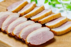 鴨のスモークされてるやつ安いのにかなり美味いよな