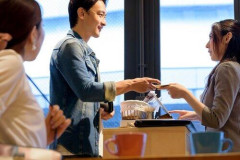 【悲報】女は色々男のために金かけてるからデートは男が奢るべき←これ