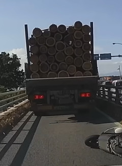 【恐怖】運転中に震度7が来るとこうなる →