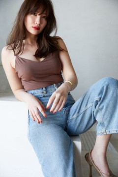 35歳の元人気アイドルが6年ぶりセクシー水着披露www