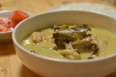 グリーカレーの缶詰の消費が激しい