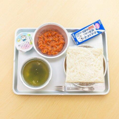 【衝撃】給食の「ソフト麺」、正式名称は「ソフトスパゲッティ式麺」だった