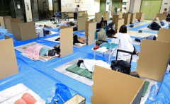 【悲報】熊本避難所の女性「トイレの臭いが凄い。熱中症対策で『水を飲め』と言われても飲む気になれない」