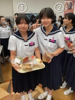 【画像】色気より食い気な安心系JK