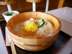 素麺のうえに乗ってる卵焼きのみじん切りwwww