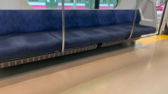 【めんどくさい高齢者】電車で座ってたら、前に年配の人が立ったので席を譲ろうと立ったら…