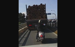 熊本地震が起きた瞬間のトラックの揺れ方が尋常じゃないと話題に！　海外の反応。