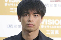 【悲報】三笘薫、結婚式フォトを削除 妻もアカウント削除「まさか…ないよな?」