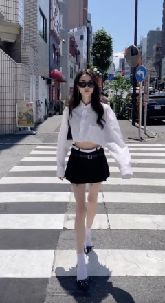 【悲報】フランス人美女さん、日本の街が似合わなすぎるwwww
