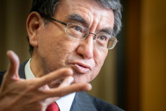 【悲報】河野太郎氏、消費減税に反対　給付による対応主張