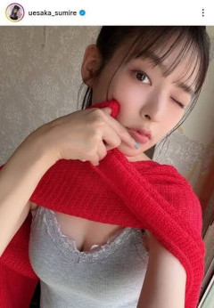 【画像】上坂すみれ（３４）スキマから谷間…「けしからん身体」海の日サービスショット😲