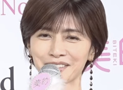 【動画】内田有紀（49）、鎖骨見せがエグすぎる件wwwwwwww