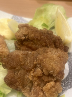 チーズボール、チーズ春巻き、唐揚げを頼んだ