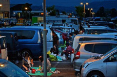 【悲報】熊本で被災して車中泊してる奴らって何で県外に脱出せんの？