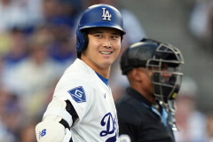 【悲報】大谷翔平さん、左膝の影響考慮か…7月4日以来のスタメン外・・・・・・・・・