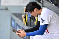 大谷翔平が左ヒザ痛を自己申告　ロバーツ監督「感謝する。心が読めるわけではない」