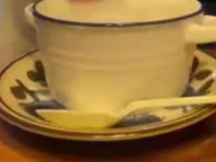 喫茶店でヤンキーと相席になった。すごく気まずいなぁ → 目の前でずっとこんな様子です…
