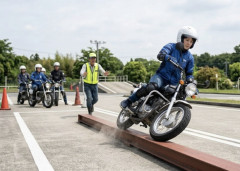 【悲報】大型二輪教習生ワイ、先程の検定の一本橋で落ちる