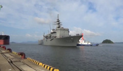海自の多用途支援艦「えんしゅう」「げんかい」、佐世保基地を出港…入浴セットや食品など支援！