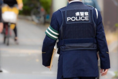 【悲報】新入社員ワイ、通勤中に警察から職務質問を受けた結果ｗｗｗｗｗｗｗｗｗｗｗ
