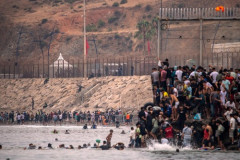 スペイン・セウタ島に移民５万人が殺到　ガチのゾンビパニック状態に