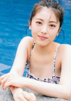 【画像】浜辺美波の極上のAカップBODYwwwwww