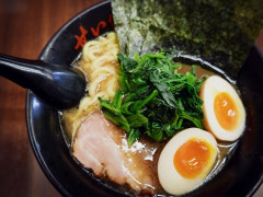 女って牛丼とかラーメン嫌いなん？ガチで男しかおらんし