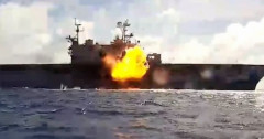 海自護衛艦「こんごう」、タラワ級強襲揚陸艦「ペリリュー」に向けてミサイルを発射！