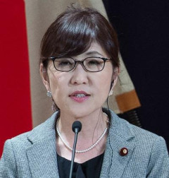 【悲報】選挙時の自民・稲田朋美さん『消費税ゼロ、お約束いたします！』 → 選挙後『給付に変える選択肢もあるのでは？』