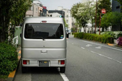 【疑問】2006年の道交法改正からずっと揉めてる「配達中の駐禁問題」、なぜ未だに解決しないのか？
