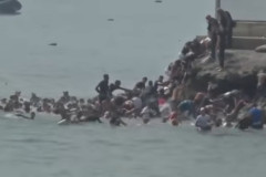 【動画】スペインにアフリカから不法移民5万人、海を泳いで流入wwwwwwwwwwww