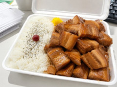 この弁当いくらだす