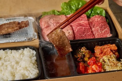 【画像】令和の高級焼肉弁当、もはや弁当の域を超えるｗｗｗｗ