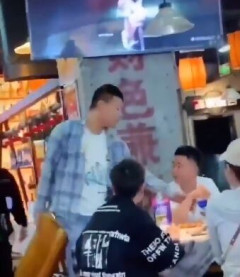 【動画】中国の喧嘩、よくある飯屋なんだけど絡まれて躊躇なく反撃するの流石だわ