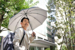【悲報】ワイ、ついに日傘を買ってしまう
