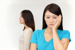 職場の人にバッグや靴、それに髪型まで真似されている。元々苦手だった人がさらに真似してきて、気持ちが悪くなっている…