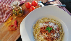 ミートソーススパゲッティ2kg食べ切ったら無料ってのが近所の店にあるんだけどさ
