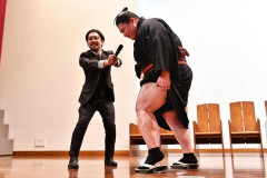 日本の力士の脚の筋肉がバケモノ級だと海外で話題に！　海外の反応。