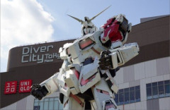 「実物大ユニコーンガンダム立像」は、2026年8月末をもって展示を終了