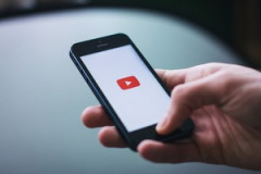 スマホでよつべ観るやつwww